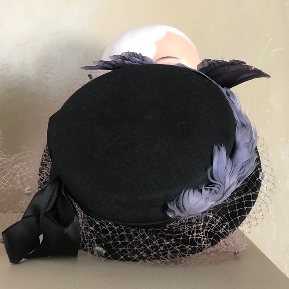 DRAMATIC VINTAGE BLACK FELT FEDORA - PURPLE FEATHER TRIM & WINGS + DOTTED VEIL - Picture 8 of 11